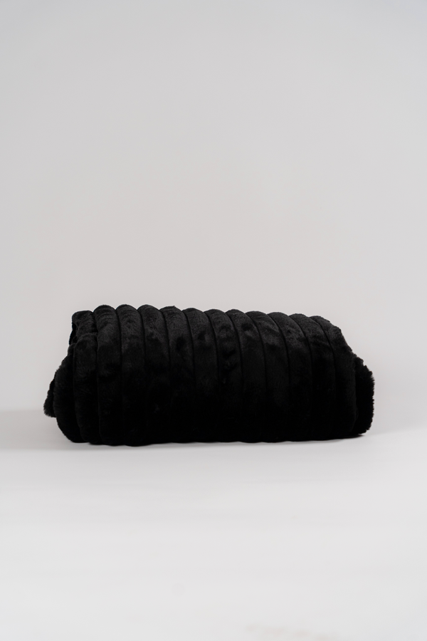 بطانية مخططة — Black